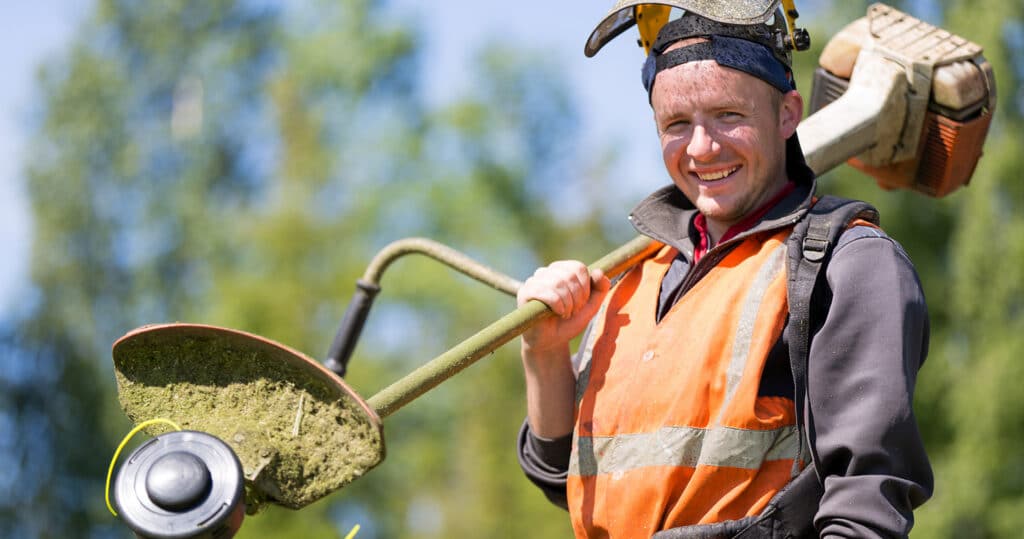 Landscaping-Professional-with-Weed-Eater